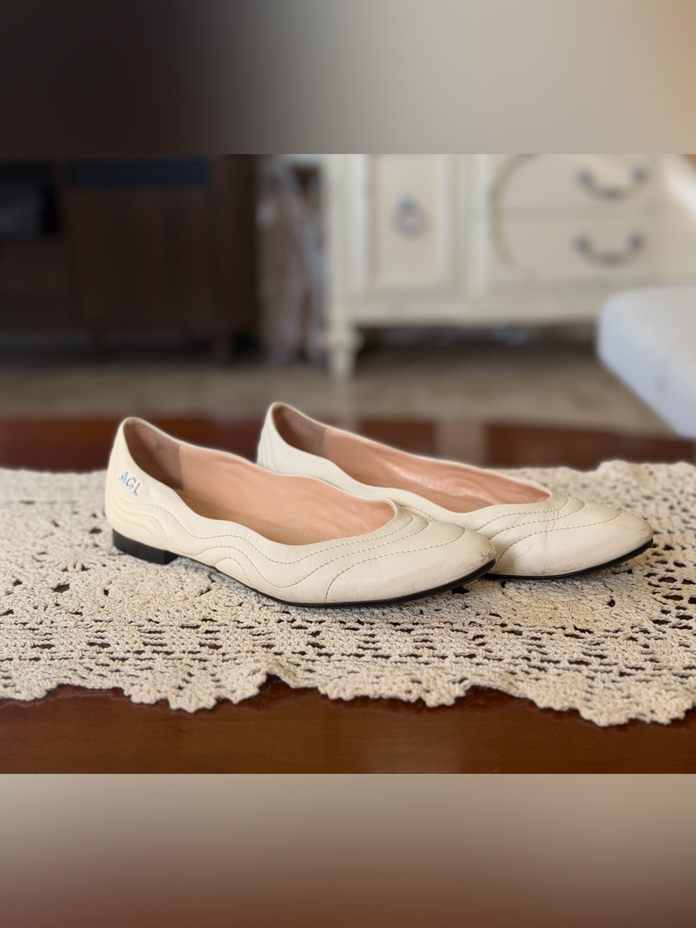 AGL Ivory Leather Scalloped-Trim Ballet Flats